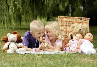 رومانسية الاطفال , اطفال رومانسية , حب الاطفال Romantic Cute babies